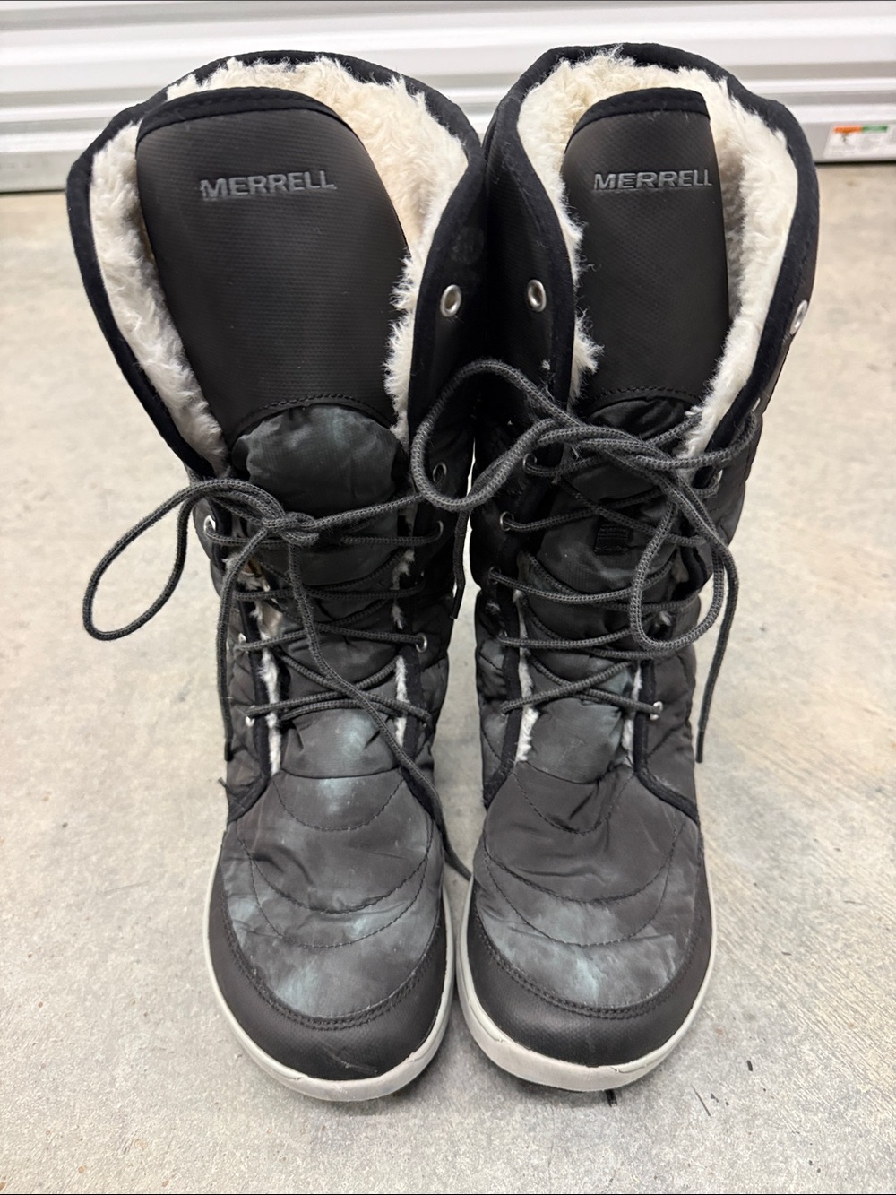 Merrell Women's Black Winter Lace-Up Boots with Cream Fleece Collar
